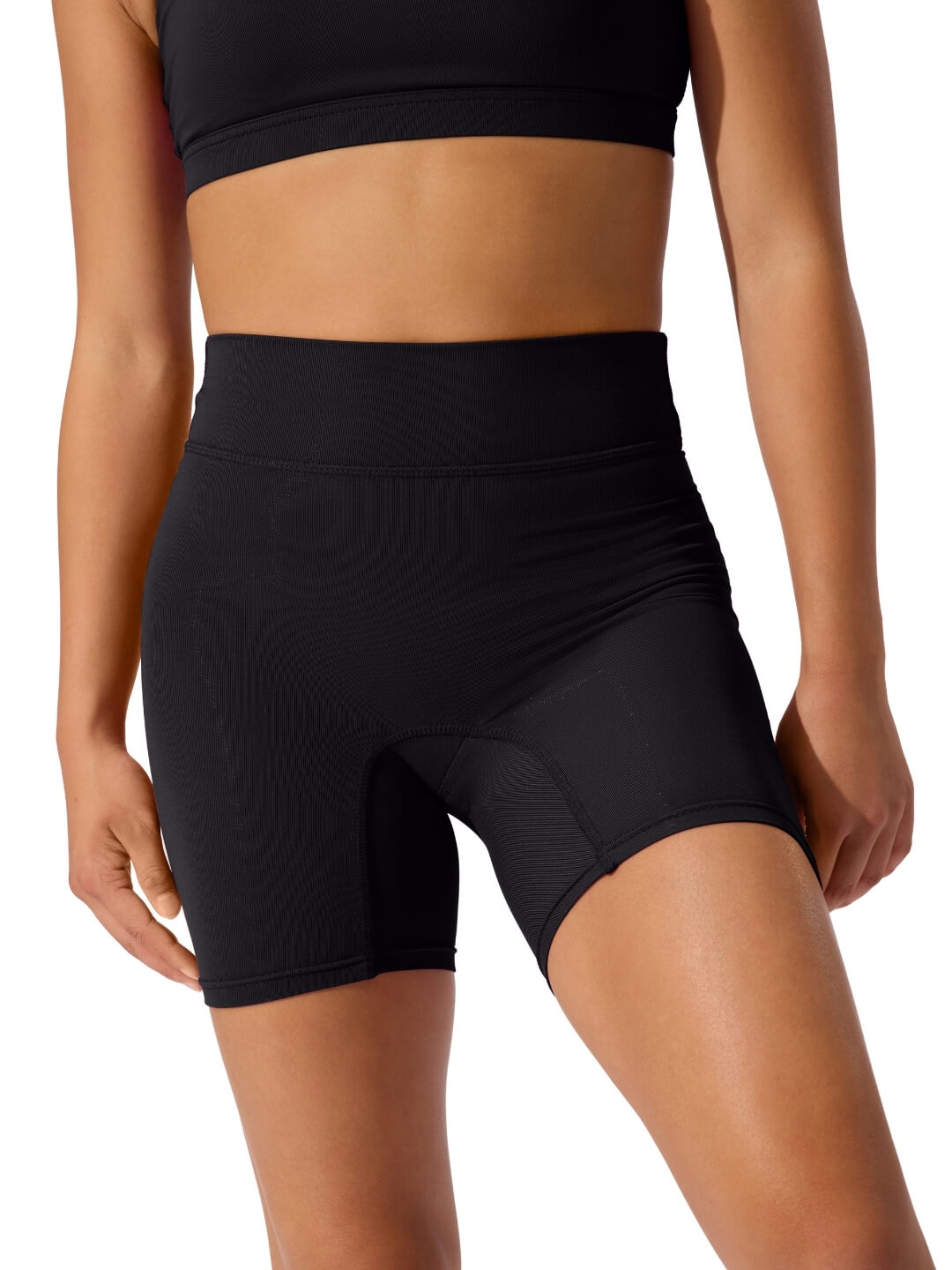 En Pointe Pinched Back Short